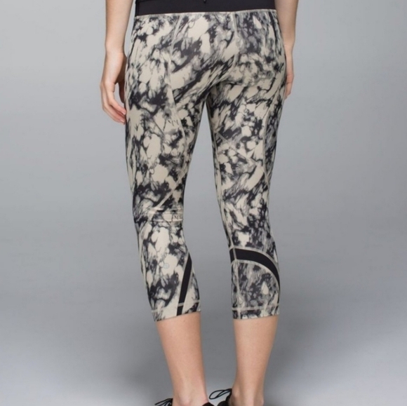 Lululemon‎ Run Inspire Crop II Size 6 Leggings - Picture 3 of 8